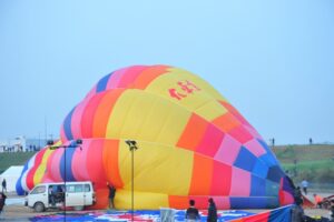 setting up the balloon