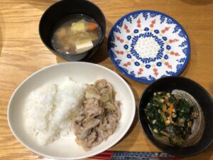 豚肉の生姜焼き/ほうれん草の納豆和え/みそ汁